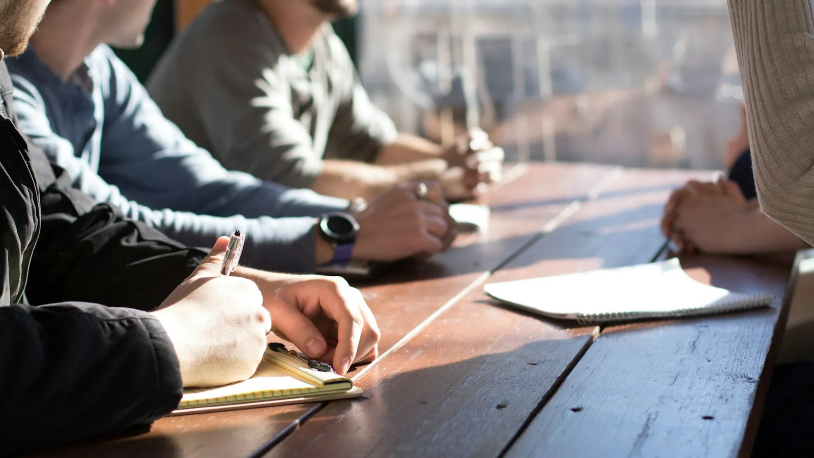 A working session around a table